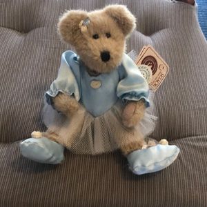 Boyd’s Bear.  TJs Best Dressed Collection. “Tippy Beartoes”